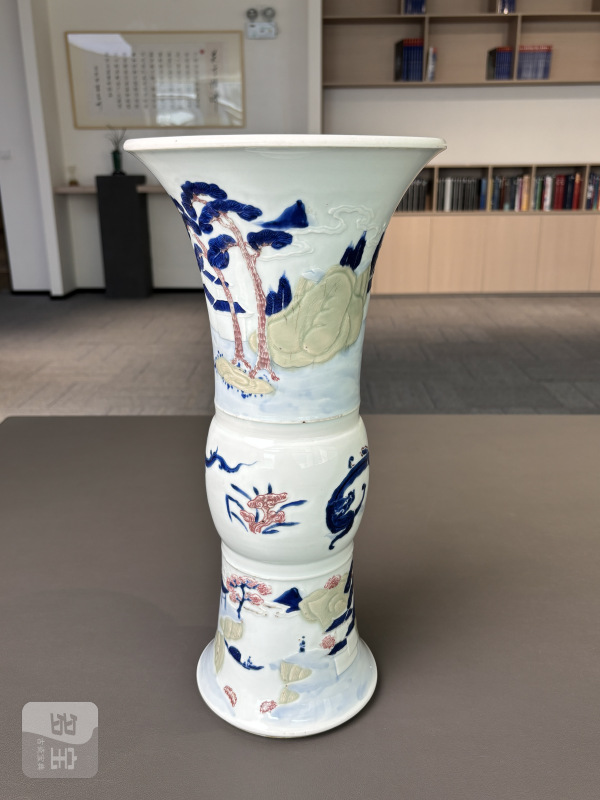 清康熙 釉下三彩山水螭龙纹花觚 - 图8